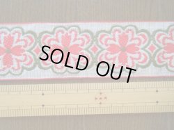 画像2: 赤とモスグリーンの花