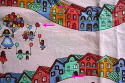 画像5: カラフルな街並みと風船を手にした子供たちのピローケース