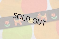 画像1: 【105ｃｍ】向かい合うテリア犬とボールとチューリップ