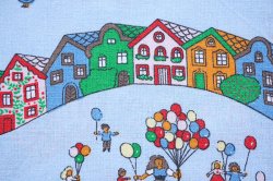 画像1: カラフルな街並みと風船を手にした子供たち（水色）