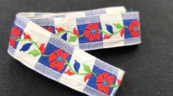 画像3: 【84cm】青×白の背景に、赤い花のチロル