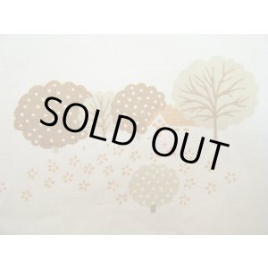 画像: のどかな家と木の生地（はぎれ）