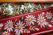 画像3: 【100ｃｍ】たくさん咲いた、白い花（赤地）