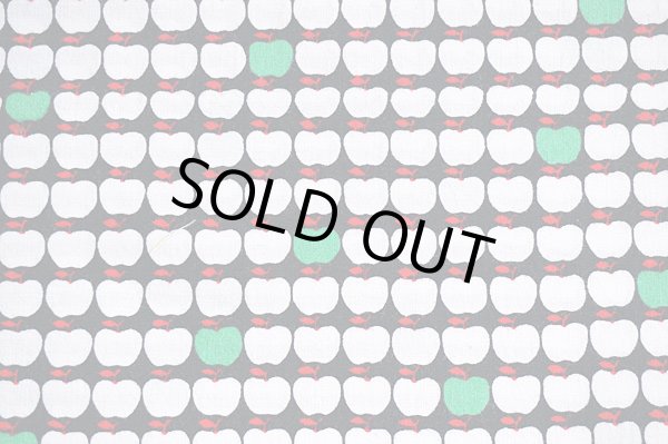 画像2: 小さな小さなリンゴ生地（ブラック×グリーン）はぎれ