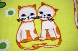 画像: 旧東ドイツ時代【レトロ猫と蝶々】ファブリック（黄緑）