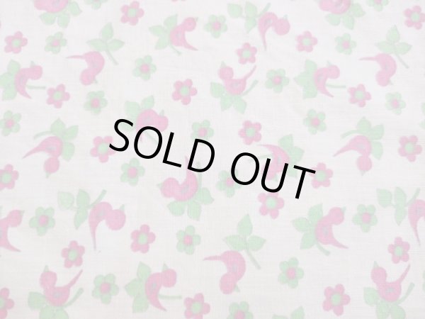 画像1: ドイツ70's◆ピンクの小鳥と花のファブリック（はぎれ）