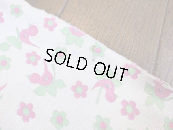 画像2: ドイツ70's◆ピンクの小鳥と花のファブリック（はぎれ）