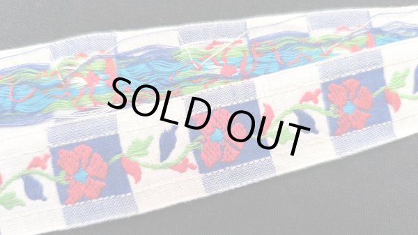 画像1: 【84cm】青×白の背景に、赤い花のチロル