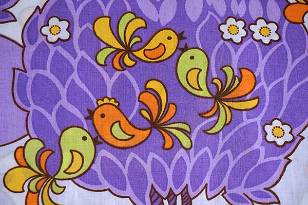 画像1: 70's★カラフルな鳥と紫色の木（ファブリック）