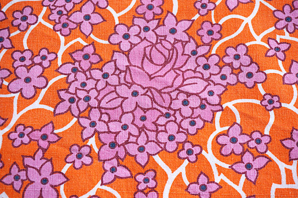 画像2: 70's◆ピンクの花とオレンジの葉のファブリック