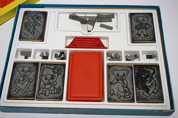 画像2: 旧東ドイツ時代のクマのスタンプ★箱入り６個セット