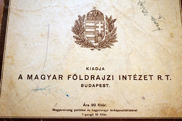 画像2: ブダペスト土産の古い世界地図ブックレット