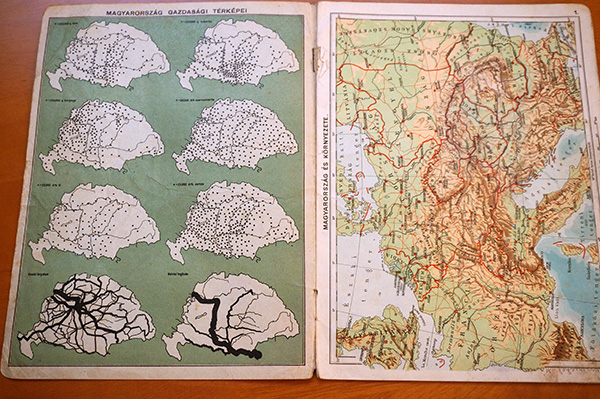 画像3: ブダペスト土産の古い世界地図ブックレット