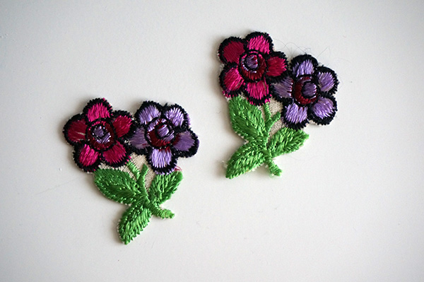 画像1: 【２個セット】旧東ドイツ時代のアップリケ（パープル系の花）