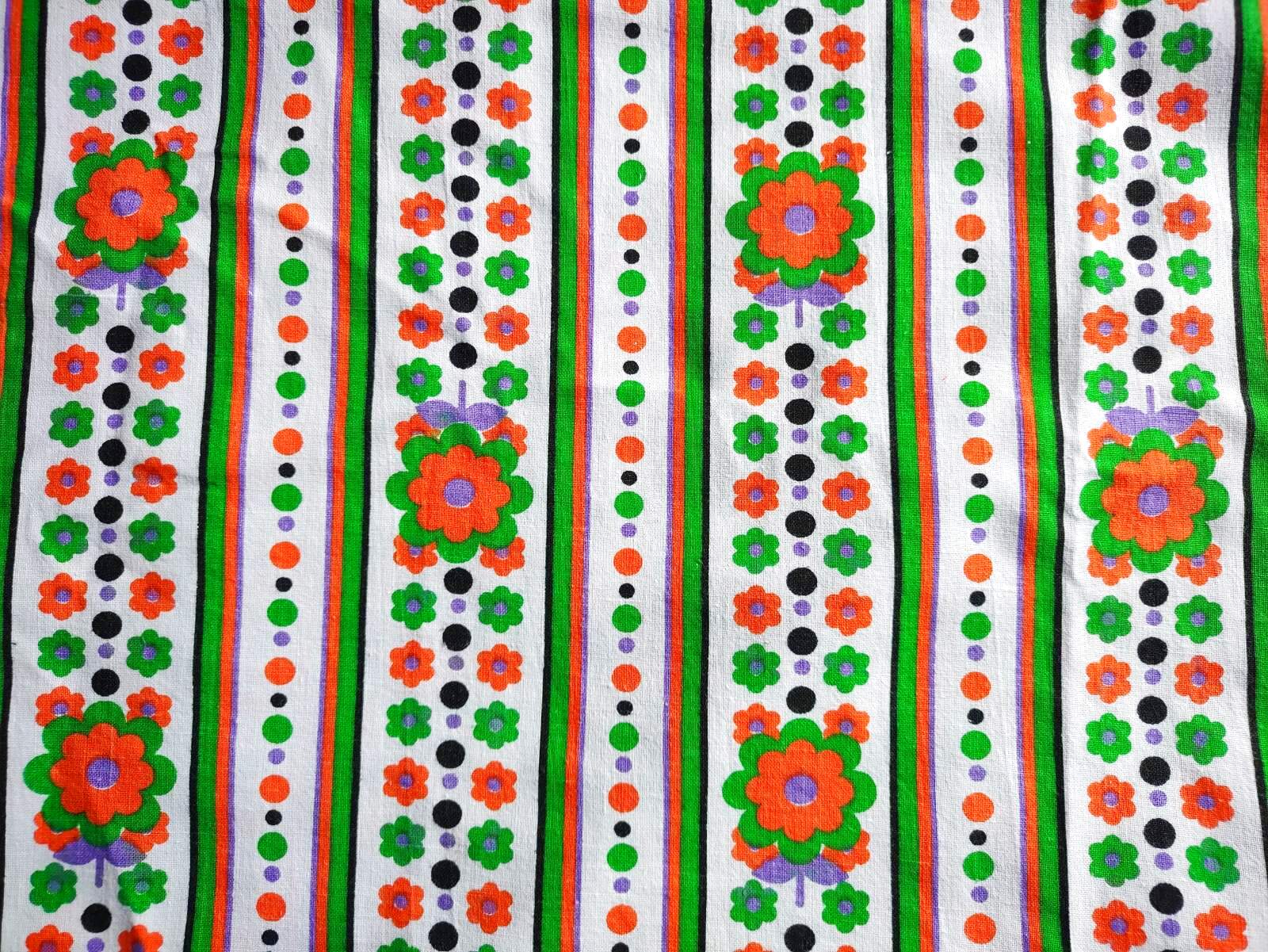 画像4: 70's★大小カラフルなお花とドットのファブリック