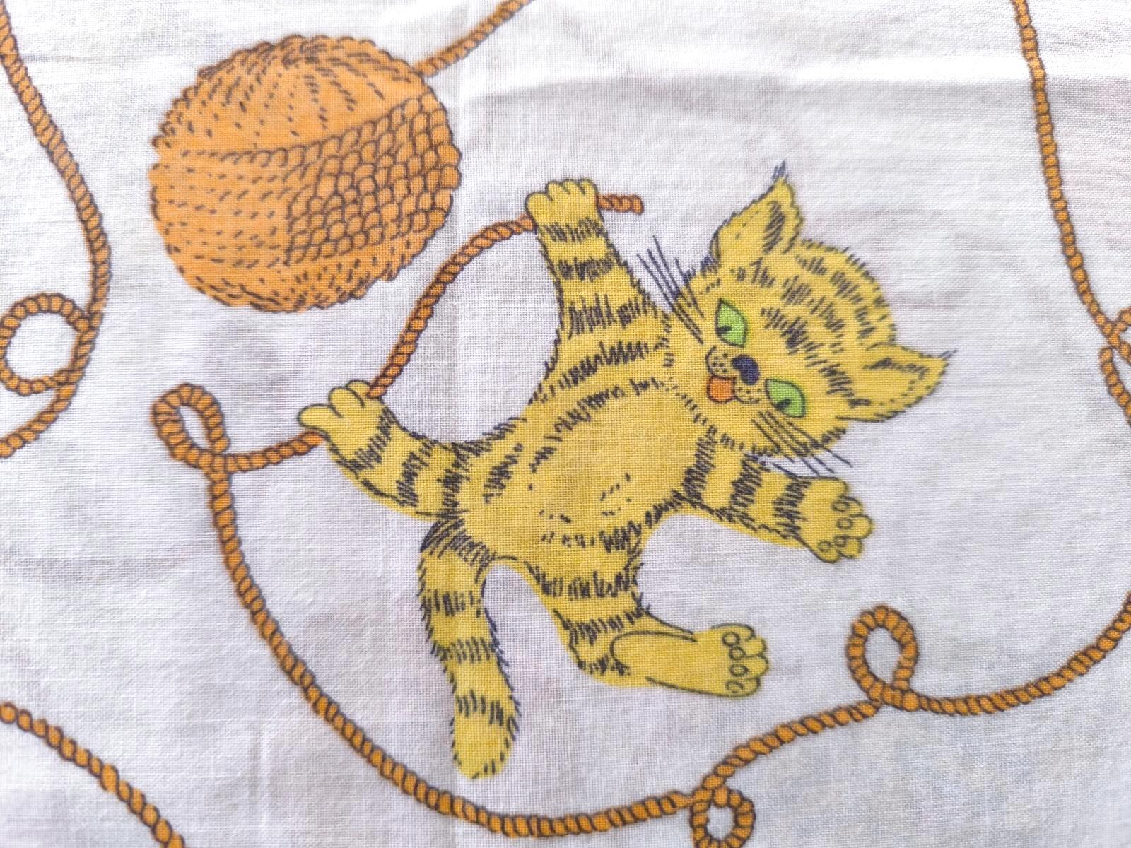 画像1: 猫と毛糸玉ピローケース