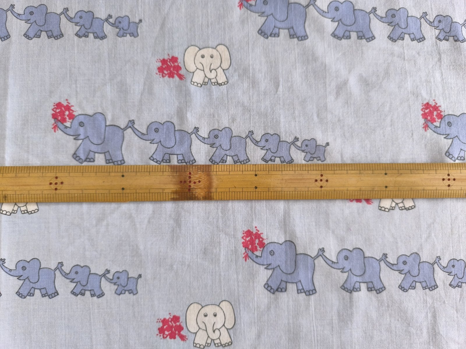 画像2: つながるゾウのファブリック（水色系）はぎれ