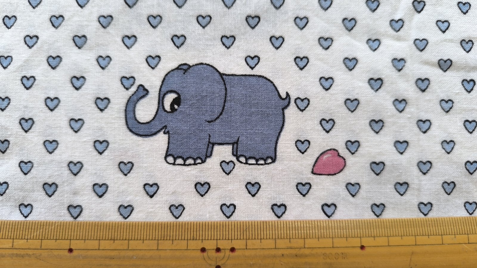 画像2: DDR★ゾウとハートのファブリック（白系）はぎれ
