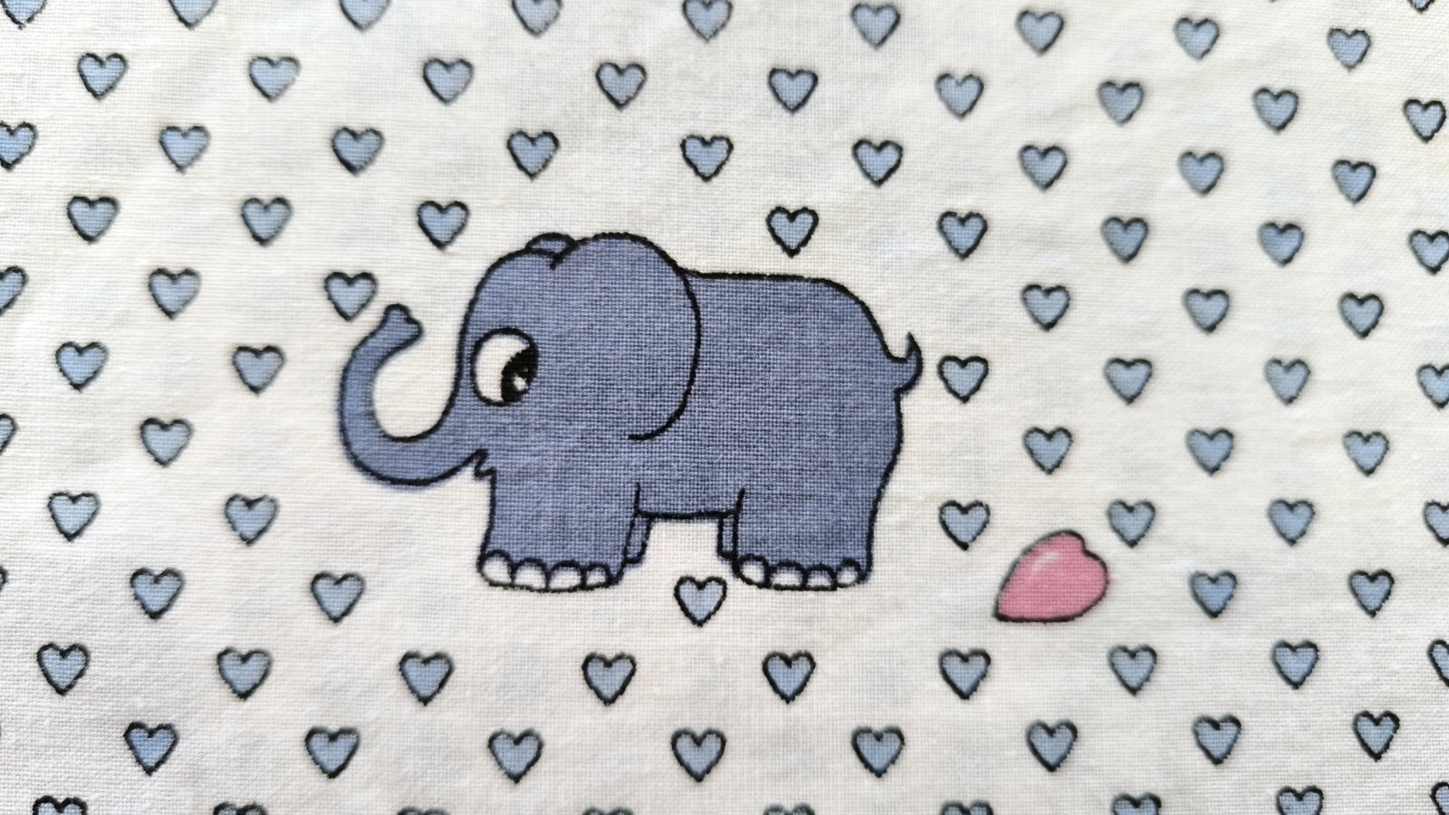 画像1: DDR★ゾウとハートのファブリック（白系）はぎれ