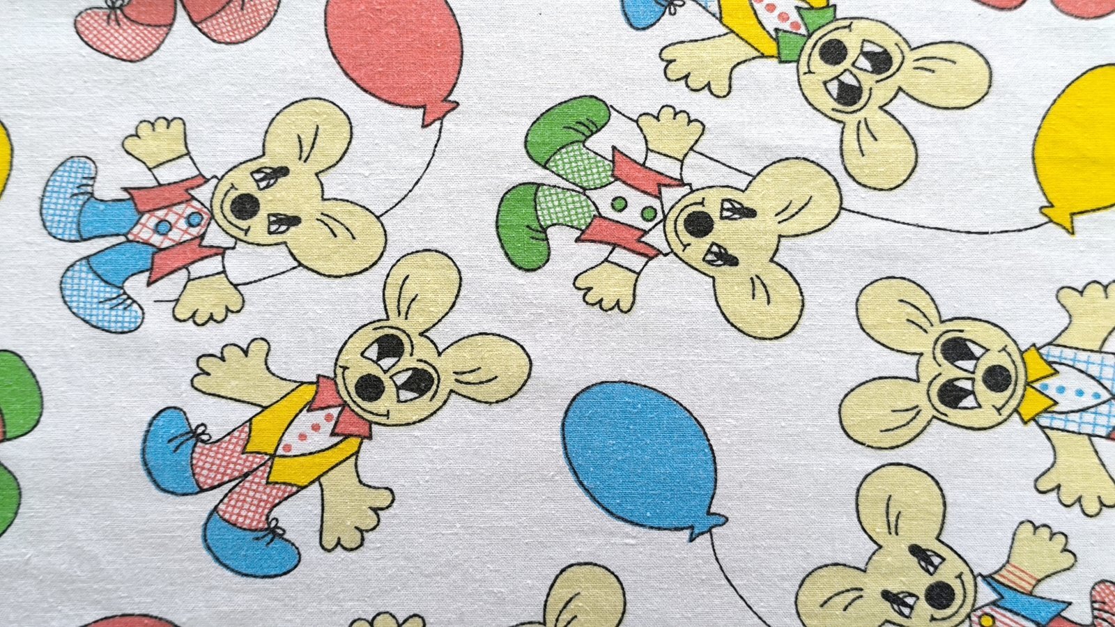 画像1: DDR★お目目パッチリ★ネズミと風船（黄色系）はぎれ