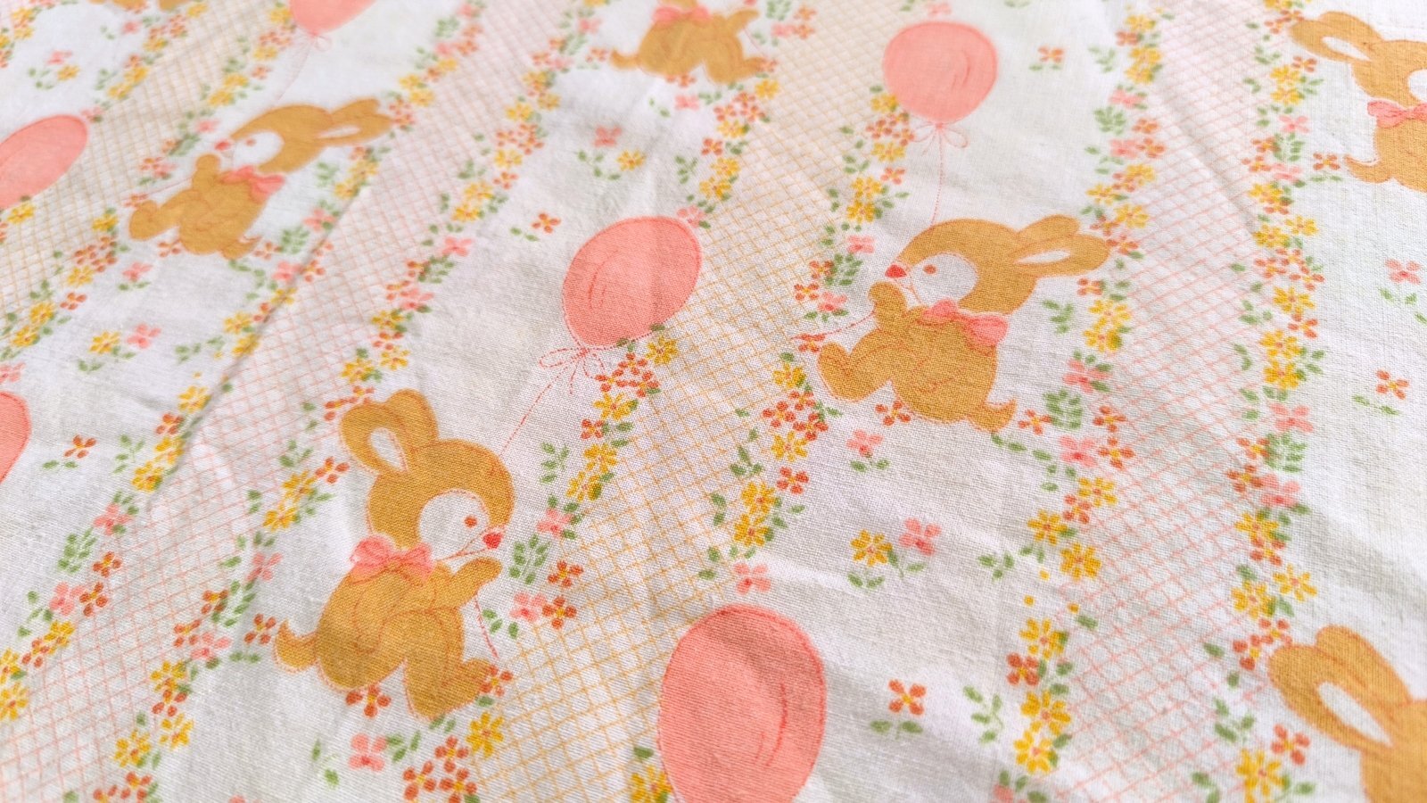 画像1: DDR★ウサギと風船（ピンク系）はぎれ