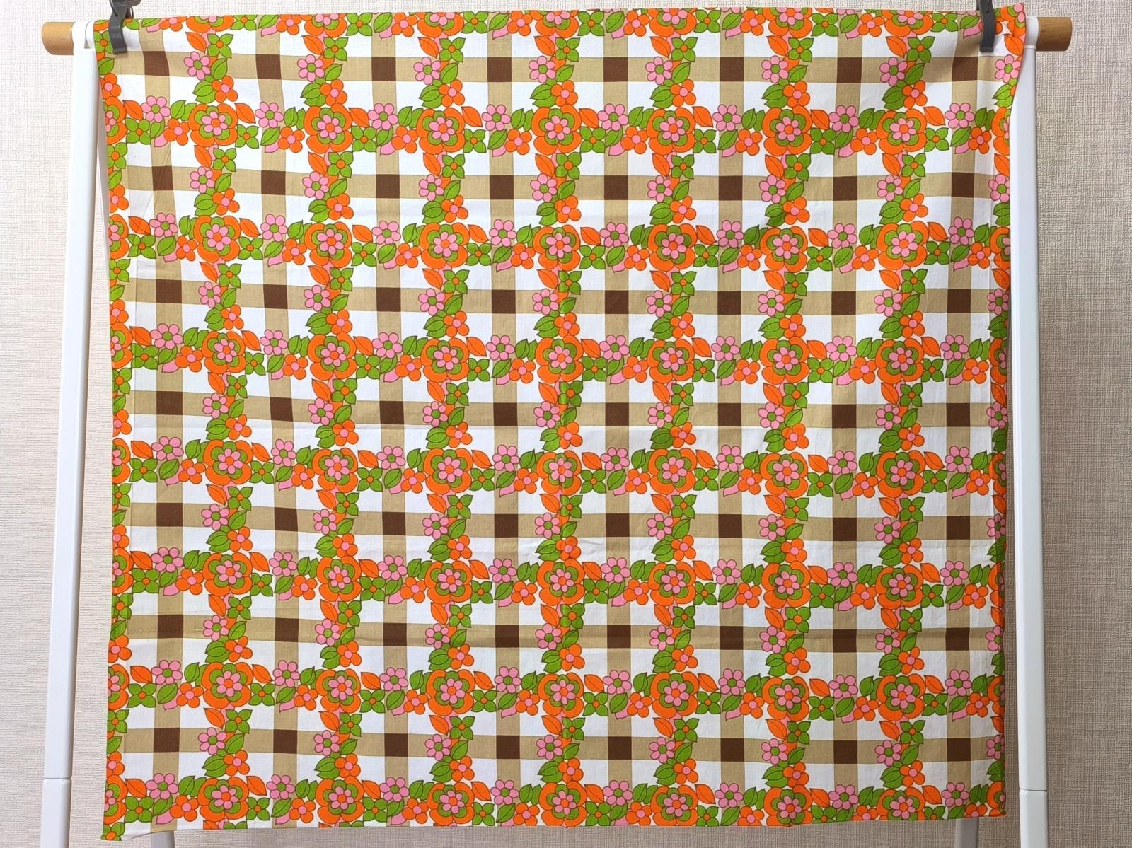 画像2: 花とチェック（暖色系）はぎれ