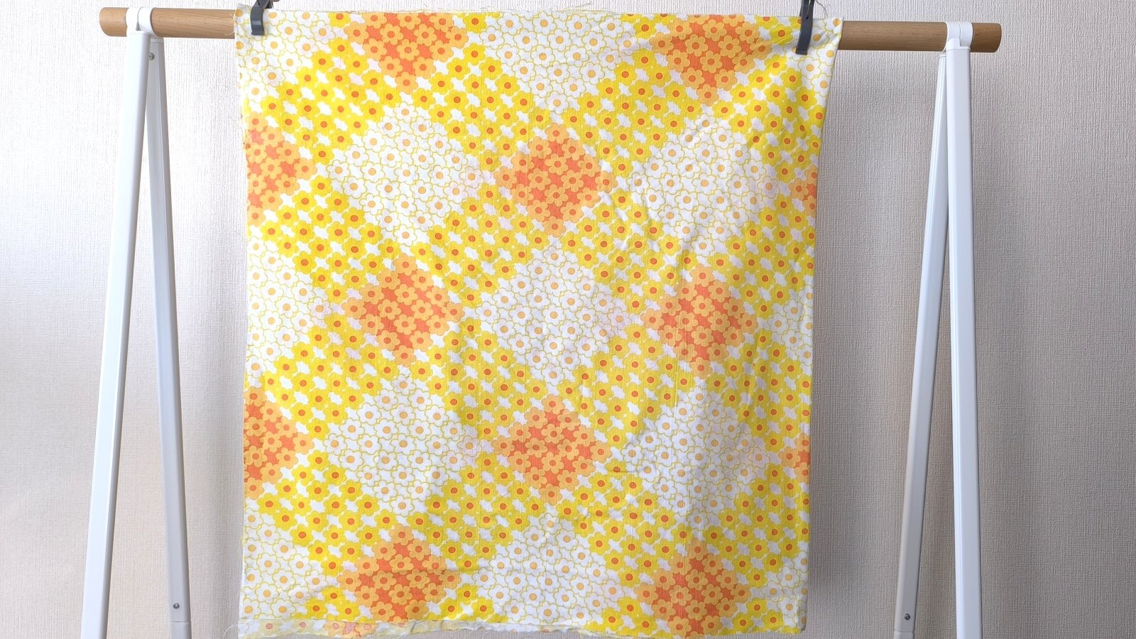 画像2: 70's◆黄色いお花がギッシリ並んだハギレ