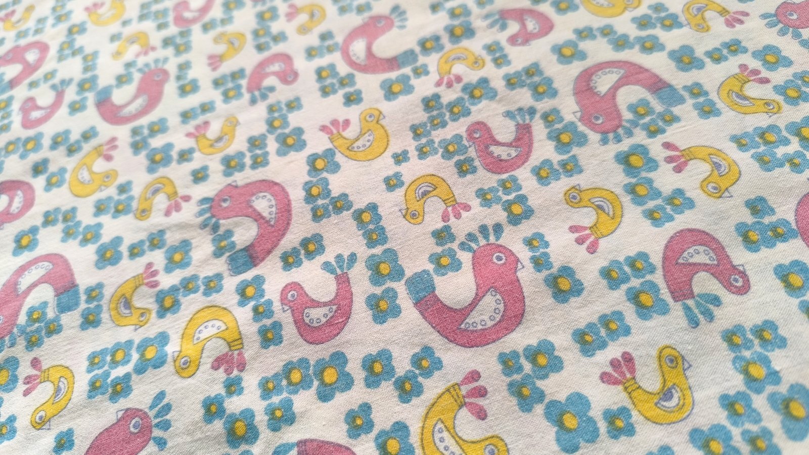 画像3: DDR◆鳥と花の生地（ブルー系）はぎれ