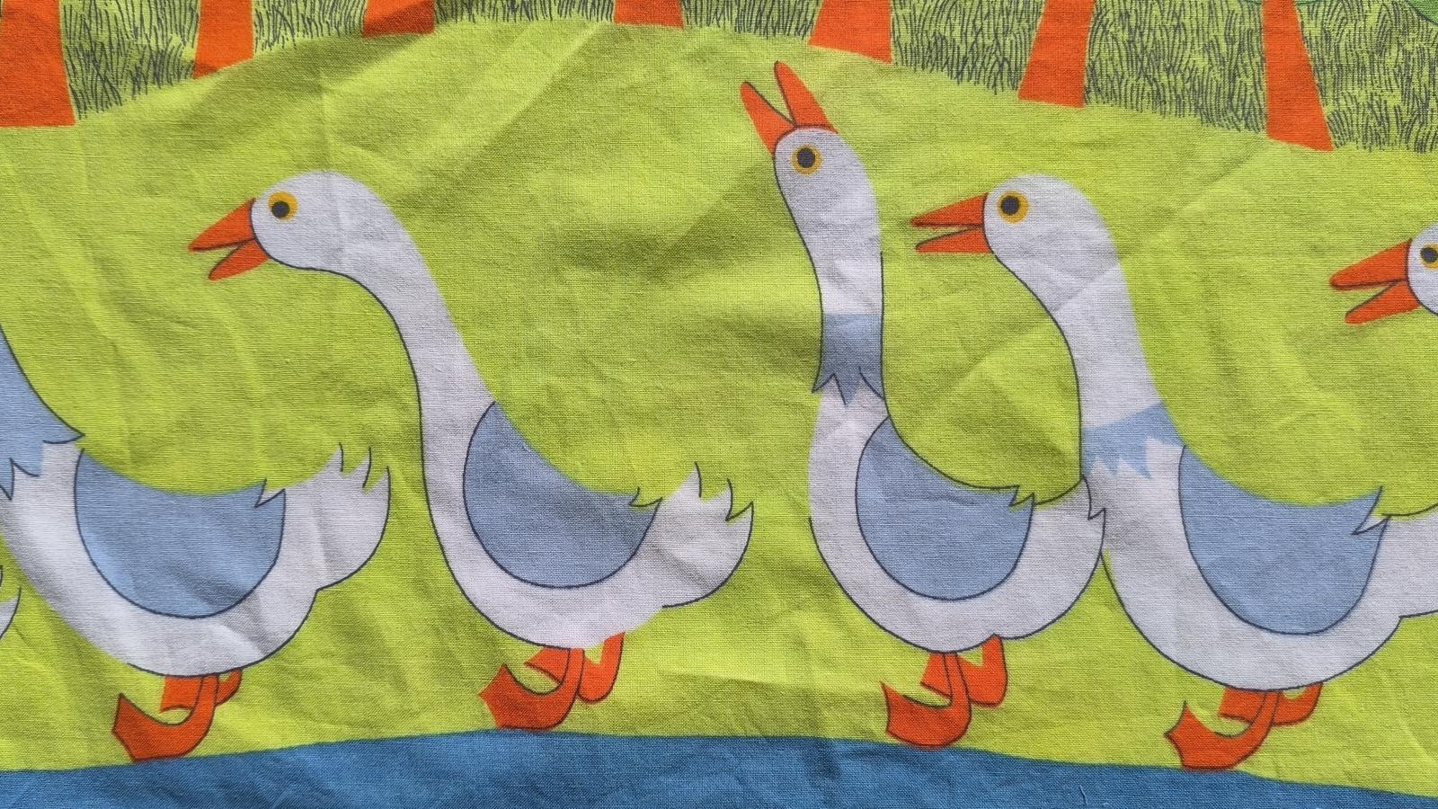 画像2: 70's★子供たちとアヒルの群れ（ブルー系はぎれ）