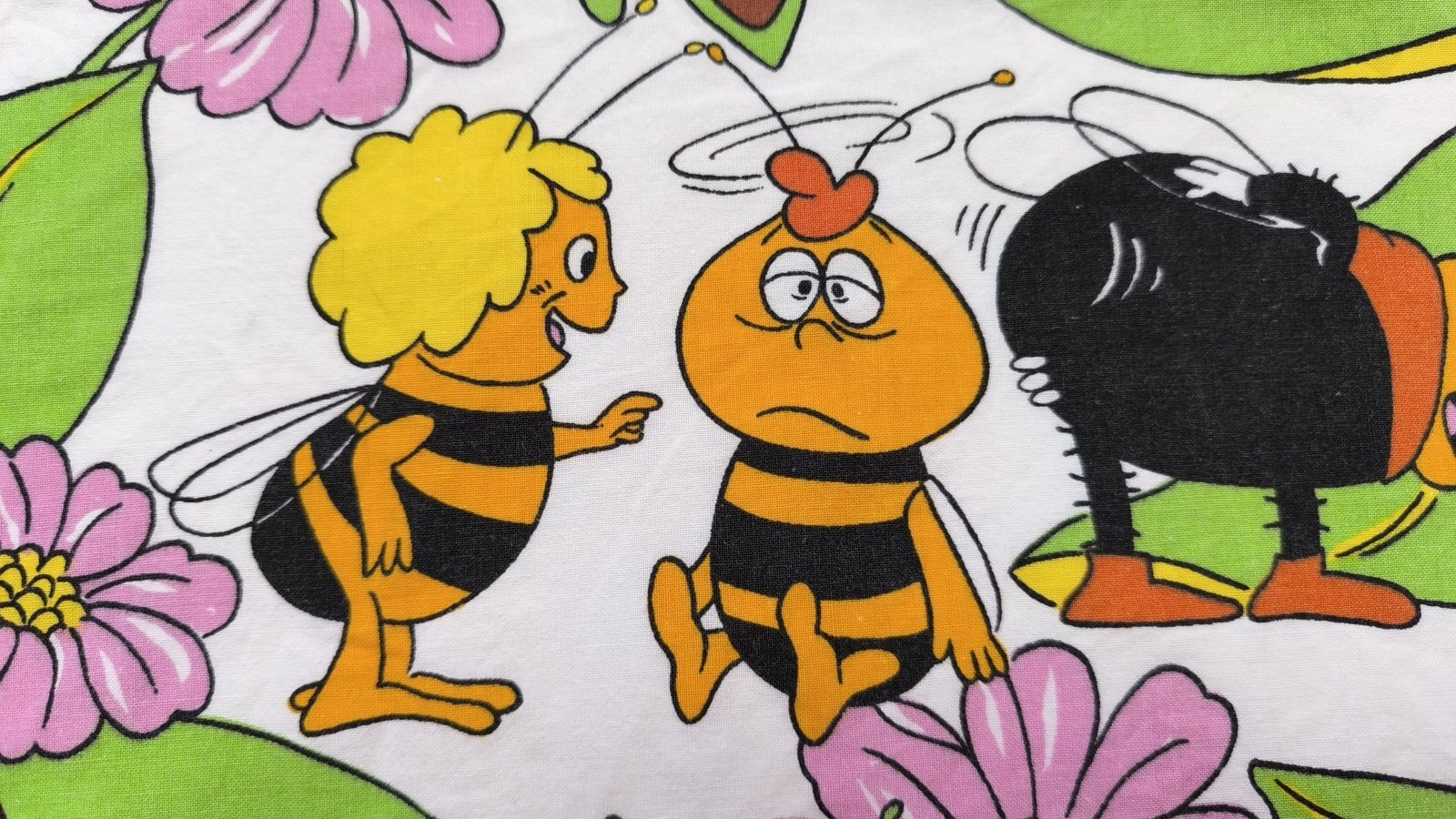 画像1: ドイツビンテージ◆みつばちマーヤ（白地はぎれ）