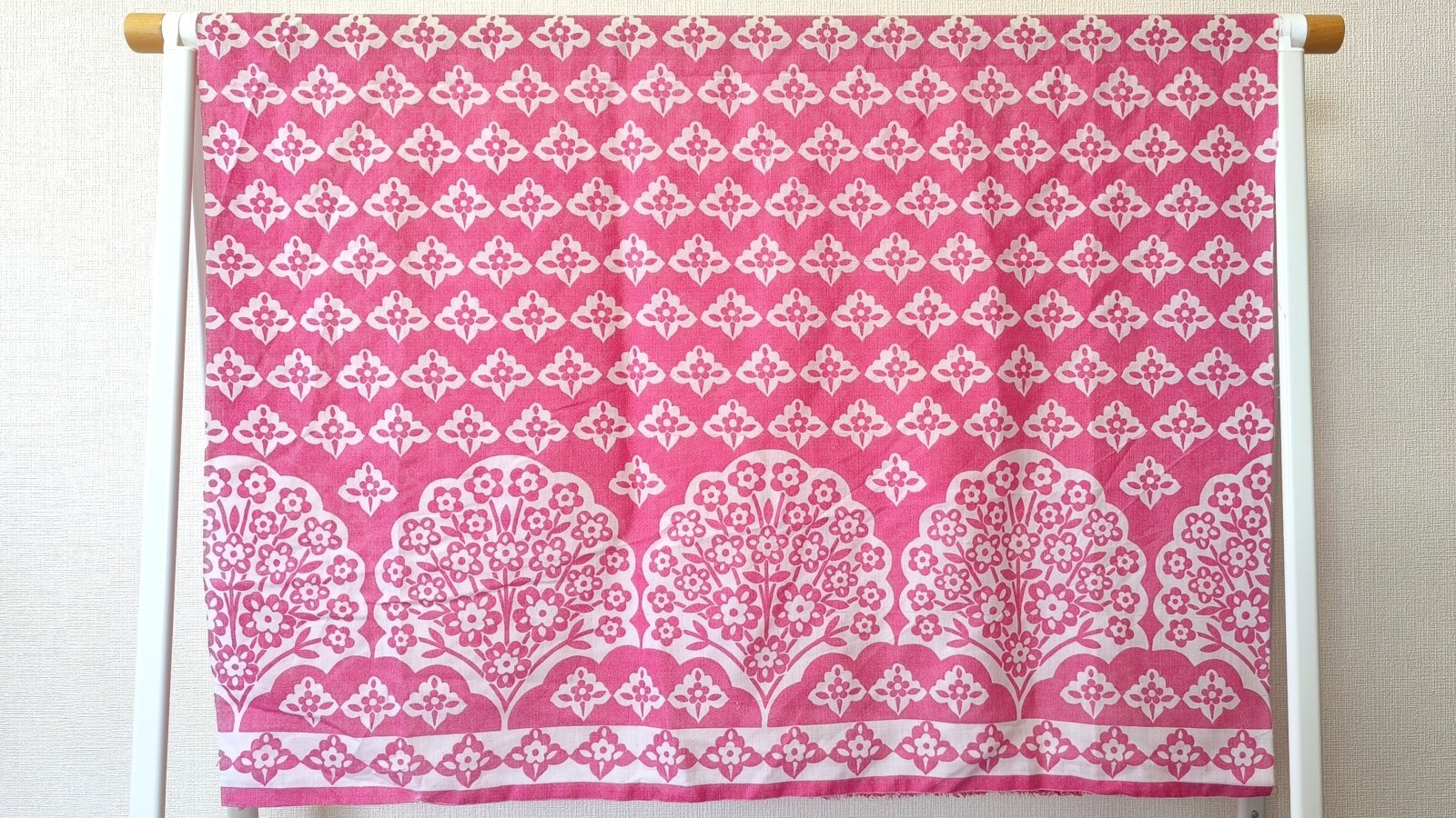 画像5: 【特価】ピンク×白の、切り絵風お花柄ハギレ