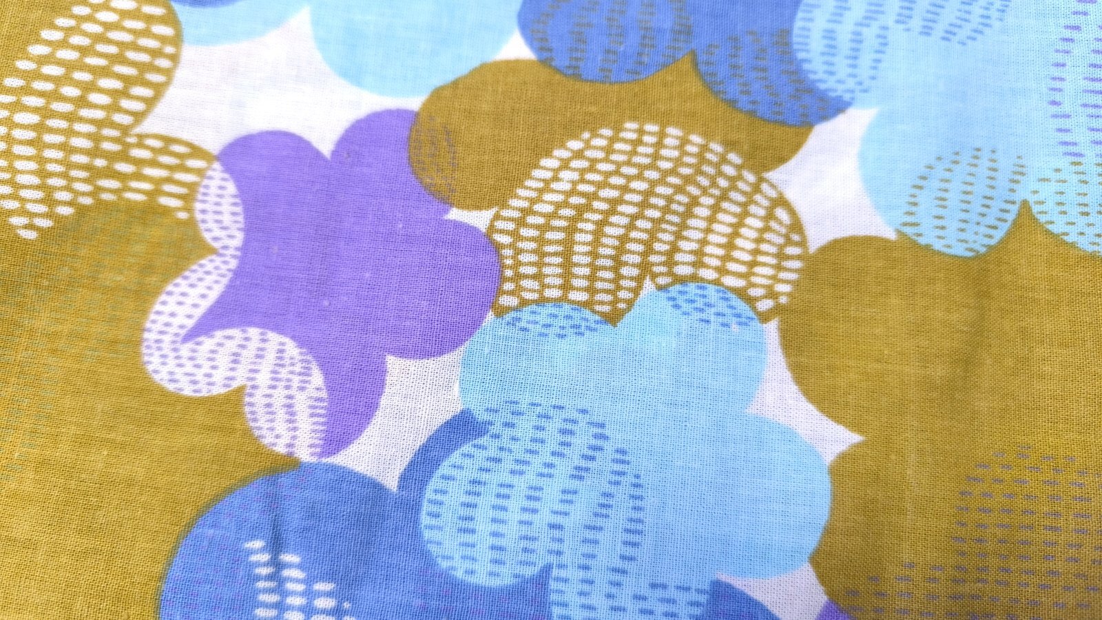 画像1: 70's●ふわふわ花雲と刺し子風（はぎれ）